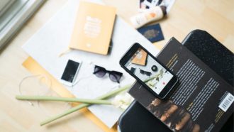 Cara Foto Flat Lay