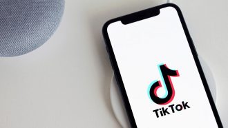Melihat Story TikTok